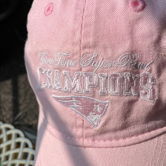 Reebok Women's Patriots Pink Cap with NFL Logo - Picture 6 of 11